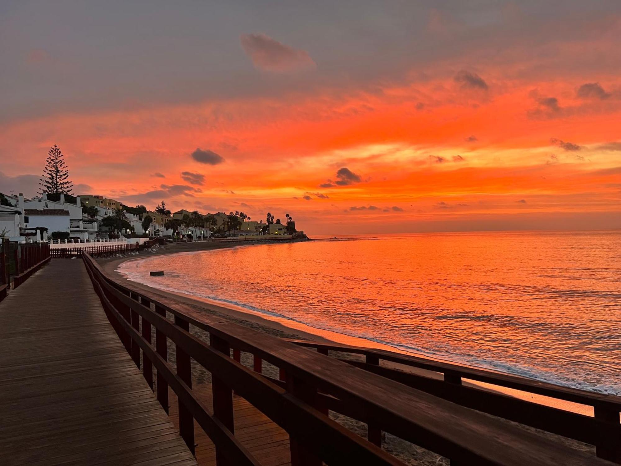 Marbella Beachfront - Beachside Apartment With Stunning Sea Views Esterno foto
